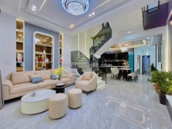 Bán nhà ngọc thuỵ long biên,30m oto tránh,ngõ thông,đẹp long lanh 50m