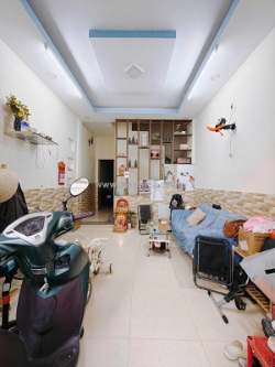 Bán nhà sát mặt đường tương lai hẻm xe tải ra mặt tiền 
đúc bê tông ngang 4