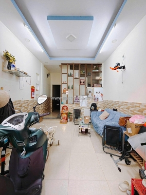 Bán nhà sát mặt đường tương lai hẻm xe tải ra mặt tiền 
đúc bê tông ngang 4