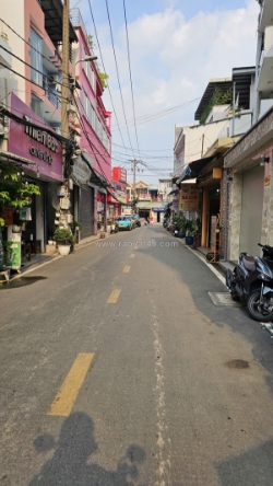 Bán nhà sát mặt tiền xe hơi trung tâm q7
diện tích sd 50m2 sổ hồng riêng có 2