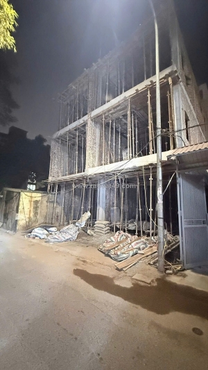 Bát khối - cổ linh  dt 44m - mt 4m xây 7 tầng thang máy  gara 2 oto  kinh doanh