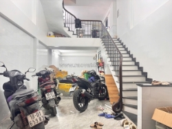 Cần bán gấp, nhà phố thanh liệt-40m*5 tầng*4mmt- ô tô cách 15m- kinh doanh.