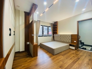 Căn hộ dịch vụ nguyễn đình hoàn – 7 tầng thang máy – 11 phòng – doanh thu gần 1