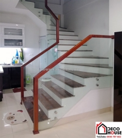 Cầu thang kính chân trụ dài có nên sử dụng không