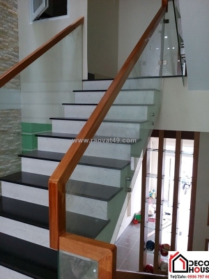 Cầu thang kính tay vịn inox tại ba đình: đẹp – chắc – dễ bảo trì