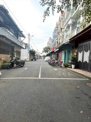 Chính chủ gửi nhà 4 tầng đường trước nhà 8m,  gần chợ đông quang bùi văn ngữ,