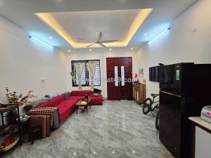 Cho thuê nhà riêng 5 tầng tại số14 hẻm 132/42/1 cầu giấy, phường quan hoa, quận