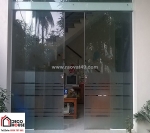 Chọn kính trong/mờ/hoa văn/màu trà sao cho vừa sáng vừa riêng tư