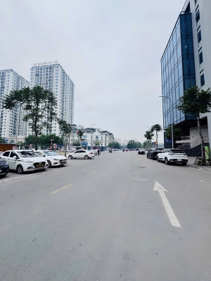 Đất mặt phố hồng tiến  dt 85m - mt 5,1m  một mặt phố - một mặt ngõ  tiềm năng