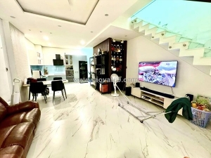 Định cư bán nhà đẹp 4 tầng xe hơi thông cao thắng, 43m2, chỉ 8.2 tỷ tl