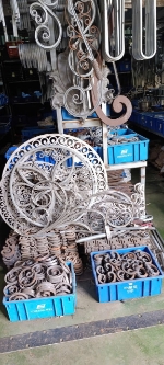 Đơn vị sản xuất và phân phối hoa sắt mỹ thuật uy tín