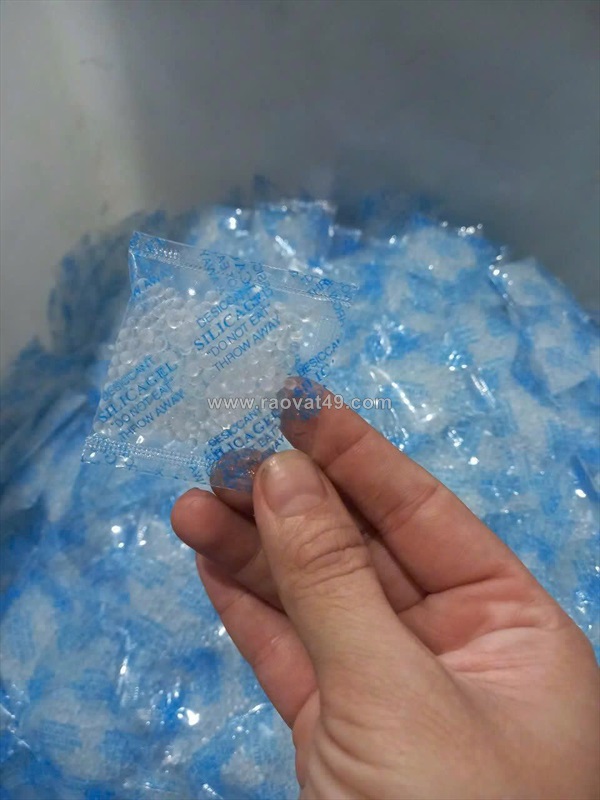 Dùng gói hút ẩm thịnh phong cho đồ ăn vặt, thực phẩm có ngăn được mềm ỉu không?