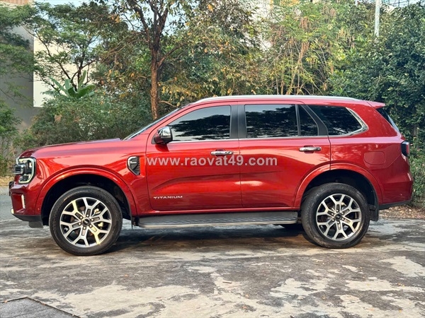 ~/Img/2026/1/ford-everest-titanium-4x4-2023-xe-dep-doi-cao-gia-cuc-tot-02.jpg