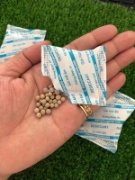 Giữ giòn, chống mềm ỉu đồ ăn vặt bánh mứt bằng gói hút ẩm thịnh phong có an toàn không?