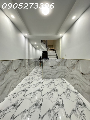 Hiếm bình thạnh - xe hơi tới nhà - sát mặt tiền - 33m2  sổ đẹp-  2 tầng - chỉ