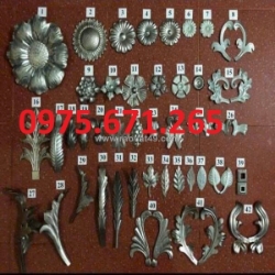 Hoa tôn dập trang trí cổng, lan can – giải pháp đẹp và tiết kiệm