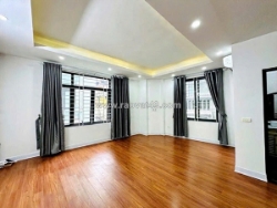 Hoàng hoa thám 52m x5 tầng 12 tỷ lô góc,ngõ rộng 3m nở hậu ,gần ô tô tránh