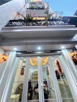 Lạc long quân 38m x7 tầng thang máy 13,8 tỷ-ngõ thông,ô tô,full nội thất