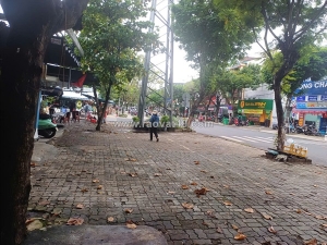 Lê thanh nghị – sát núi thành – 30/4 đường 10,5m – vỉa hè 20m – 4 ô tô đậu cửa