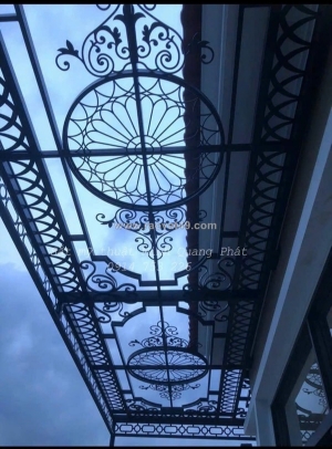 Mái vòm hiên sắt mỹ thuật: sự kết hợp hoàn hảo giữa độ bền và thẩm mỹ