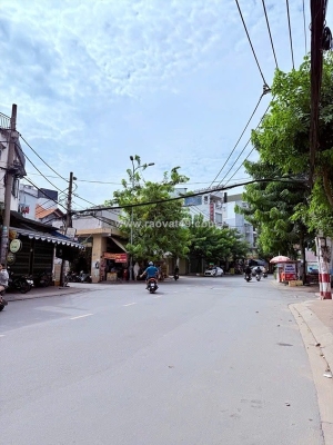 Mặt tiền đường nguyễn phúc du ngang bề thế 15m, dài sâu 25m. sổ công nhận full