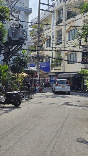 Mặt tiền kinh doanh khánh hội q4 
ngang 4,5 dài 10  - 3 tấm có 12 tê