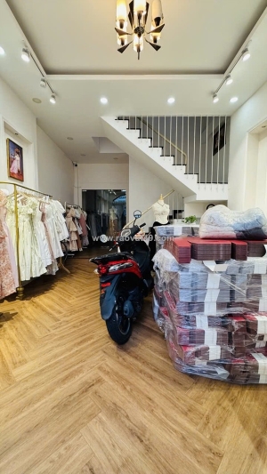 Mặt tiền - phan đăng lưu - chính chủ - bán 13.6 tỷ - tl - hxh tránh - kinh