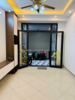 Ngọc thuỵ dt 32m xây 5 tầng oto đỗ cổng full nội thất chỉ 8,x tỷ