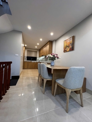 Nhà đẹp dân xây tâm huyết full nội thất  lệ mật 70m2 x 5 tầng x12.8 tỷ long