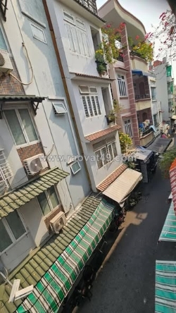 Nhà hxh đường cô giang phường 1 phú nhuận cũ.