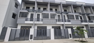 Nhà phố sổ sẵn liền kề bệnh viện quốc tế giá chỉ 2,1 tỷ