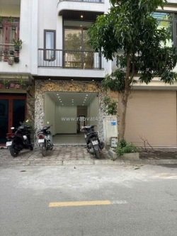 Tđc thạch bàn  dt 50m xây 6 tầng thang máy  phân lô vỉa hè ô tô tránh  1x tỷ