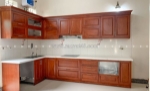Tủ bếp gỗ xoan đào thiết kế chữ l tối giản hiện đại