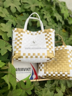 Túi xách nhựa khắc laser theo yêu cầu - quà tặng độc đáo