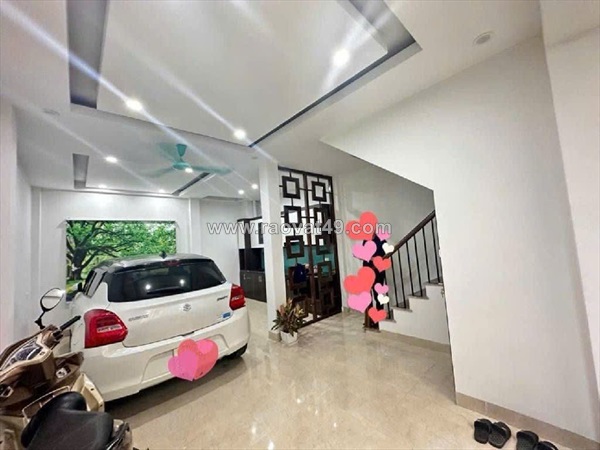Xuân la 35m x5 tầng 11,5 tỷ ô tô vào nhà,lô góc,gần phố