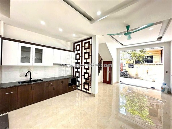 Xuân la 35m x5 tầng 11,5 tỷ ô tô vào nhà,lô góc,gần phố