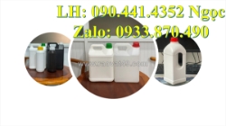 Bình nhựa 2 lít đựng mật ong, can nhựa 1 lít đựng dầu dừa, can nhựa 0.5 lít nắp nhấn