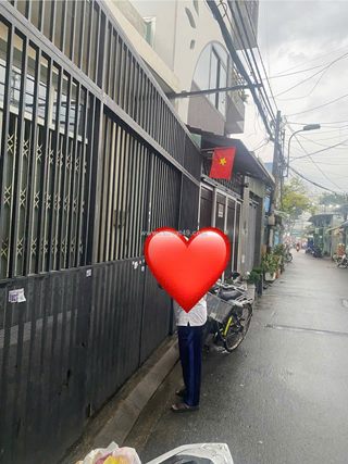 Cho thuê nhà mặt nguyên căn có gác, có thể kinh doanh và ở lại.
