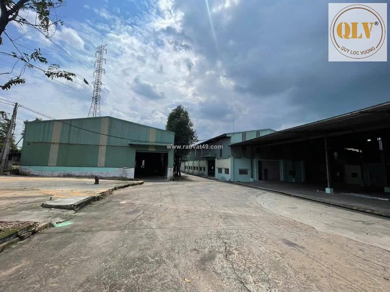 Cho thuê nhà xưởng tại tân uyên 9.800 m²