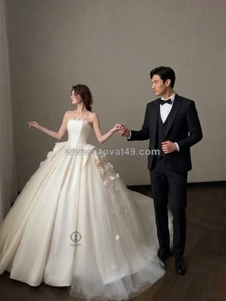 ~/Img/2026/10/co-dau-dang-tinh-ngay-cuoi-chot-ngay-hom-nay-nhe-nha-cuoi-gallery-bridal-tai-ho-chi-minh-02.jpg