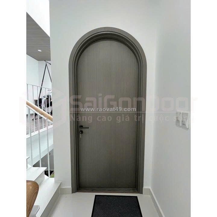 Cửa vòm composite – thiết kế cong mềm mại, tạo điểm nhấn cho không gian nội thất