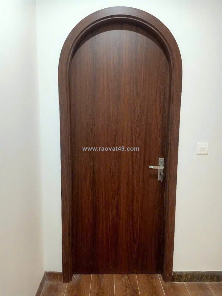 Cửa vòm composite – thiết kế cong mềm mại, tạo điểm nhấn cho không gian nội thất