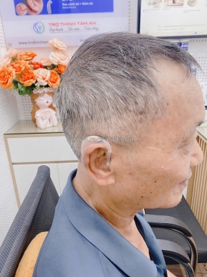 Đeo máy trợ thính không chỉ để nghe rõ hơn