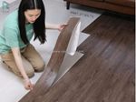 Giá sàn nhựa giả gỗ dán keo bao nhiêu tiền 1m2