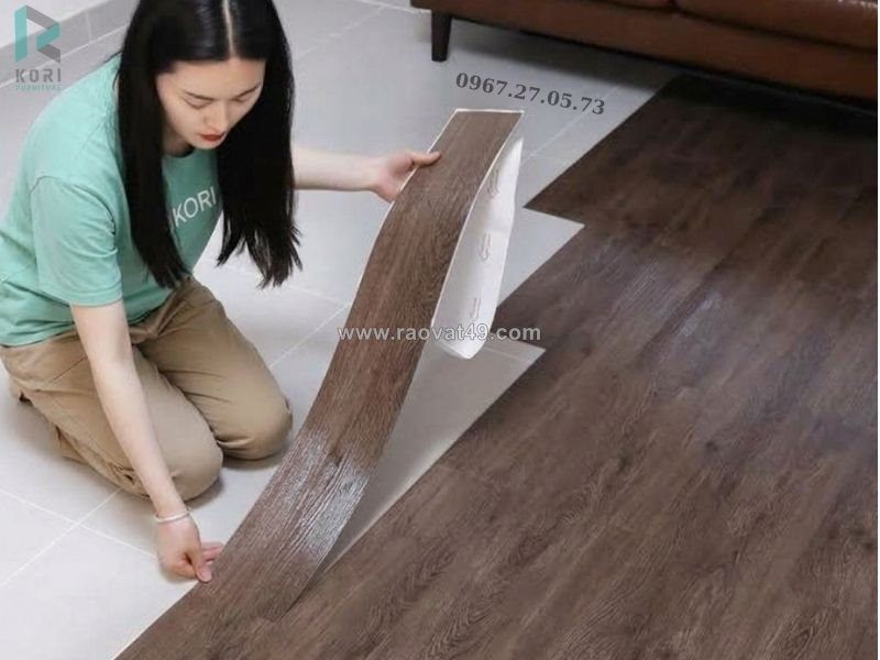 Giá sàn nhựa giả gỗ dán keo bao nhiêu tiền 1m2