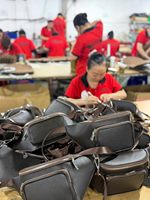 Local brand phát triển sản phẩm riêng cùng xưởng gia công đồ da