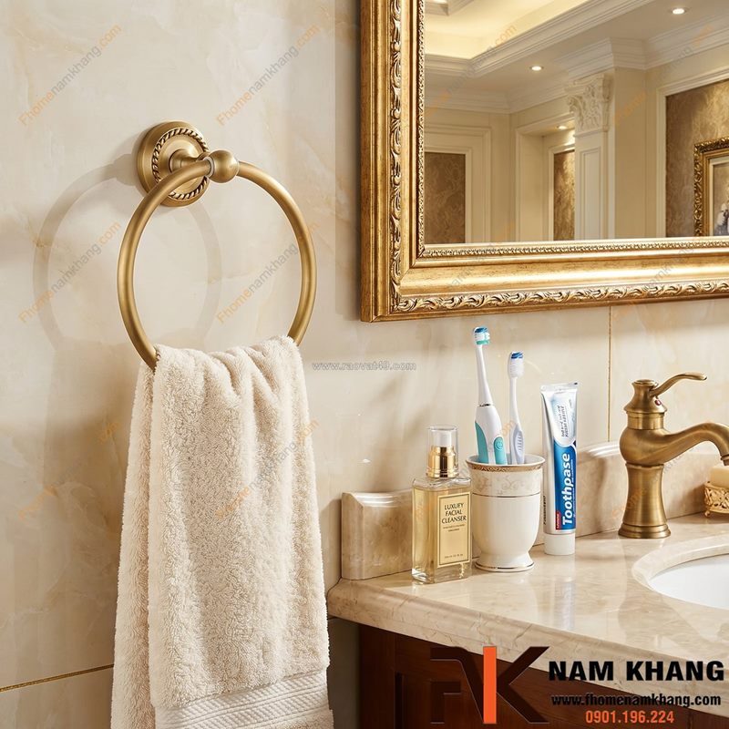 Móc treo khăn vàng đồng - sự tinh tế đến từ đường nét