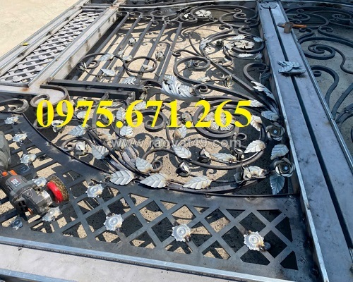 Mua xếp bộ cổng cửa sắt mỹ thuật tại xưởng