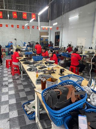 Nguồn dép da nam cao cấp cho shop và đại lý