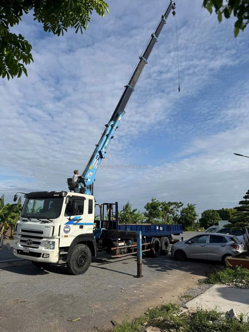 Nhà hết việc cần bán hoặc cho thuê lâu dài .